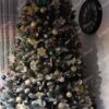 Umjetno božićno drvce Kristalna Smreka 250cm, drvce ukrašeno kuglicama i ukrasima u obliku pahulja
