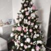 Umjetno božićno drvce 3D Skandinavska Smreka 180cm, drvce ukrašeno bijelim i pink ukrasima