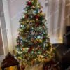 Umjetno božićno drvce 3D Kavkaska Jela XL 210cm ukrašeno crvenim ukrasima, i lampicama u hladnoj i toploj bijeloj boji