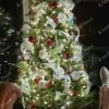 Umjetno božićno drvce 3D Kavkaska Jela 150cm, zeleno drvce sa crvenim i bijelim ukrasima