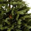 Umjetno božićno drvce FULL 3D Alpska smreka, detalji iglica. Drvo ima savršeno realan izgled i zahvaljujući velikom broju 3D grana najgušće je drvce u našoj ponudi. Cijelo je drvo izrađeno od visokokvalitetnih nezapaljivih materijala.