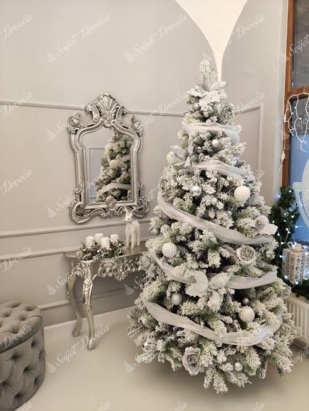Ukrašeno umjetno božićno drvce Bijeli Bor 240cm