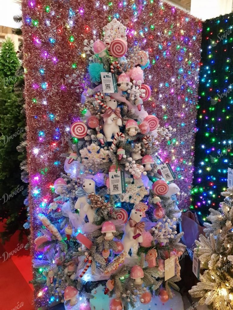Ekstravagantni ukrasi za božićno drvce