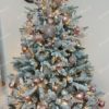Umelý vianočný stromček 3D Smrek Kráľovský 150cm a ružovými a striebornými vianočnými ozdobami
