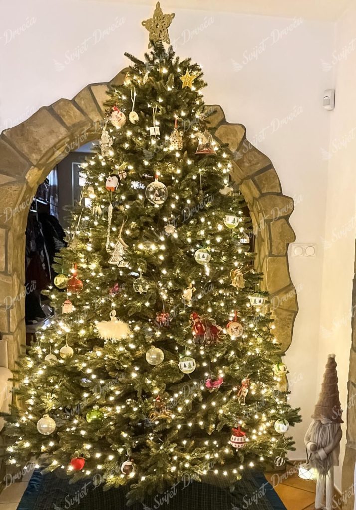 Umjetno božićno drvce 3D alpska smreka XL 240cm