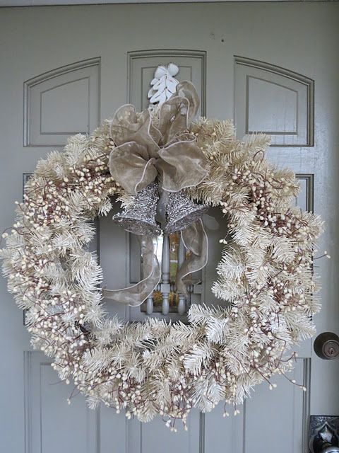 Bijeli božićni vijenac za vrata