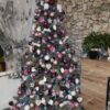 3D umjetno božićno drvce sa ljubičastim ukrasima