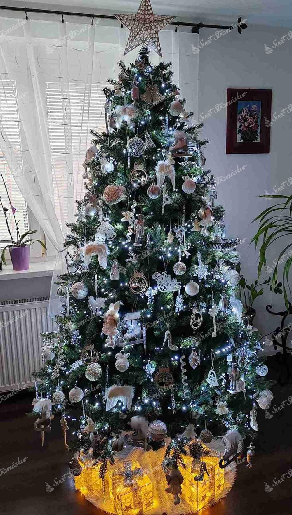 Umjetno božićno drvce 3D Robusna Smreka 210cm